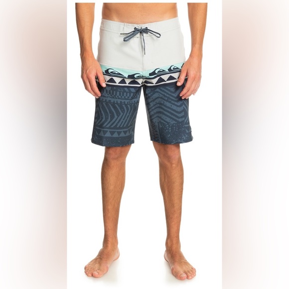 Quicksilver Surfsilk Panel 20” Boardshorts - Picture 1 of 15